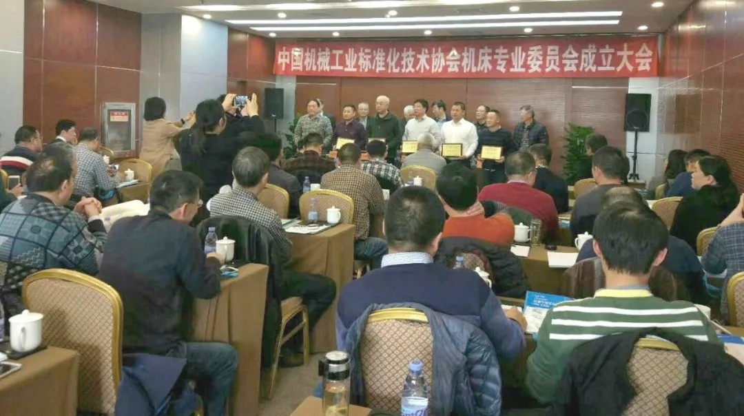 高端拉床,專用機(jī)床,內(nèi)拉床,外拉床,數(shù)控機(jī)床,自動(dòng)化生產(chǎn)線,工業(yè)機(jī)器人,拉床,拉刀,自動(dòng)化 高端拉床,專用機(jī)床,內(nèi)拉床,外拉床,數(shù)控機(jī)床,自動(dòng)化生產(chǎn)線,工業(yè)機(jī)器人,拉床,拉刀,自動(dòng)化